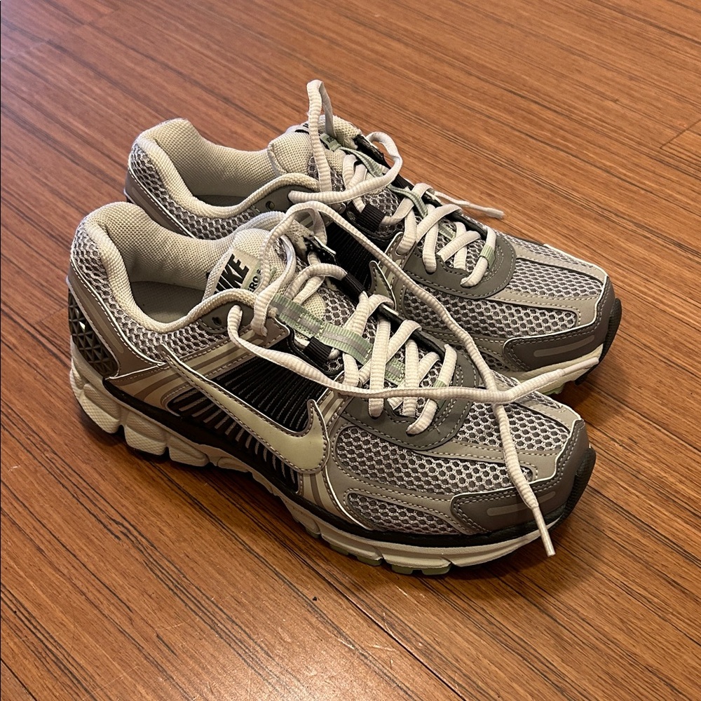 Nike running shoes trainers sneakers women’s US7